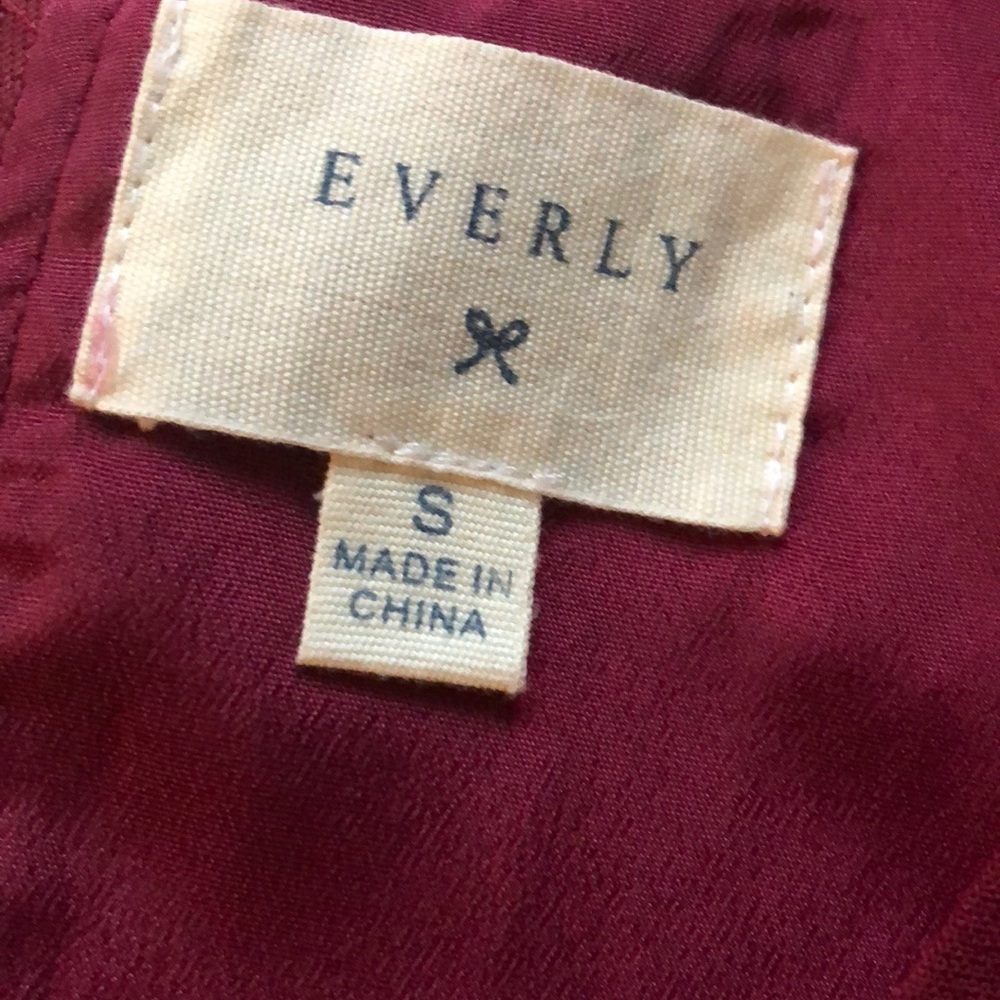 BURGUNDY V-NECK DRESS - Picture 3 of 4